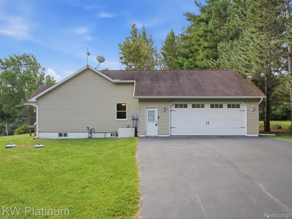 3775 Sandusky Rd, Peck, MI 48466