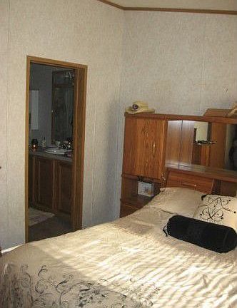 Owner's suite with full bath and walk in closet