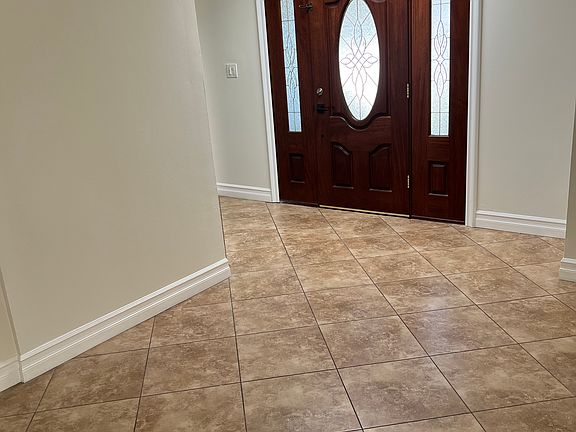5th image of 23400 Hamlin St