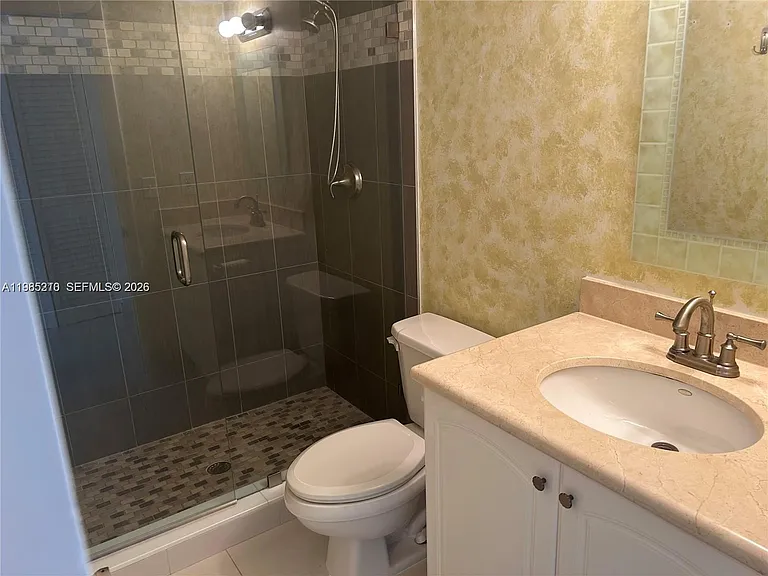 400 Leslie Dr #308 — Photo 10