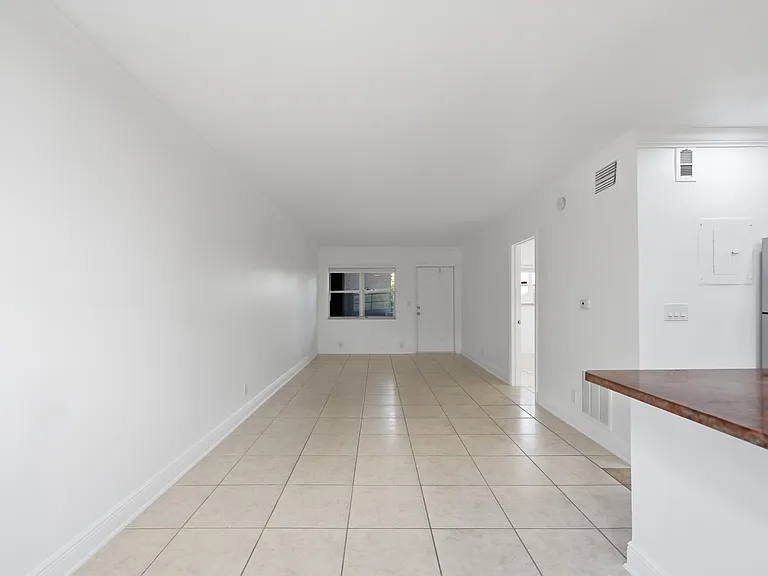 1140 NE 9th Ave #18 — Photo 5