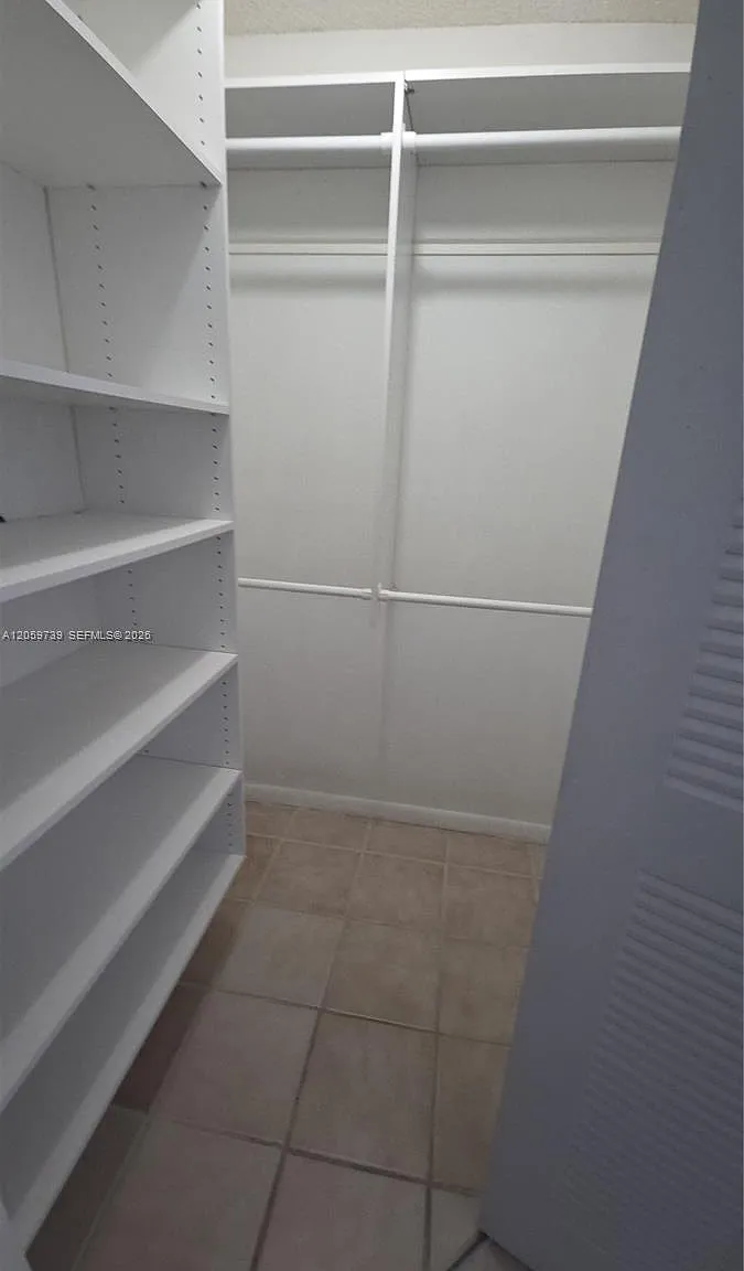 2 bed, 1000 sqft, $2,500 — Photo 2