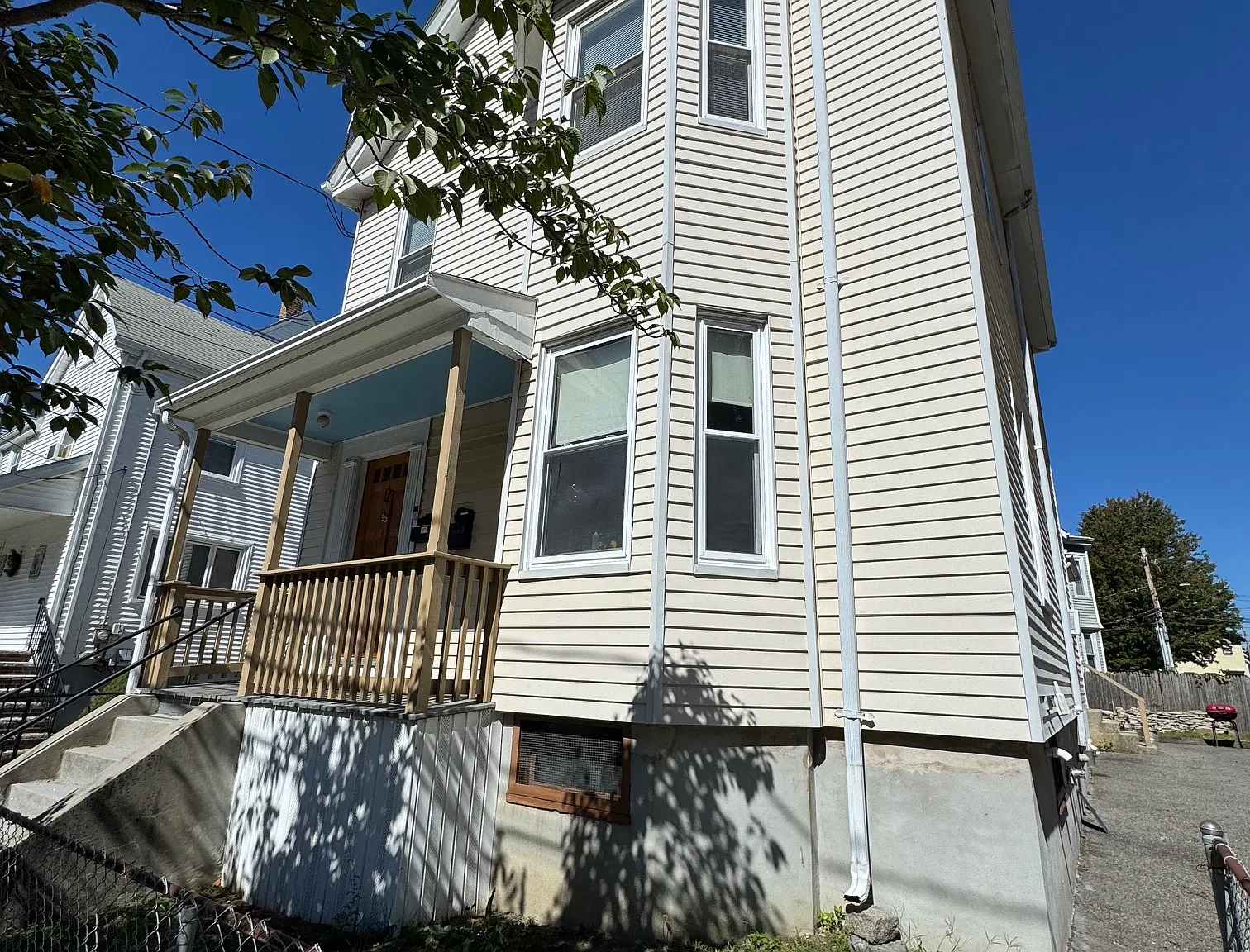 3 bed, 950 sqft, $2,900 — Photo 1