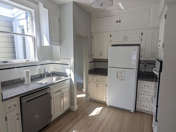 4th image of 2511 21st Ave