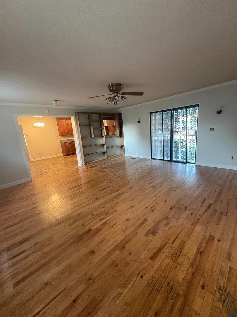 Coming Soon! Don't Miss This 3 Bedroom 1.5 Baths With Garage, Fenced Backyard, Den And Patio For ... — Photo 3