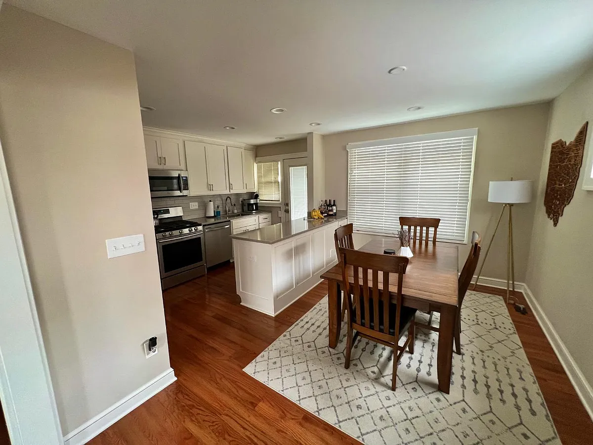 Unit Photo - 1639 Wyandotte Rd #1639
