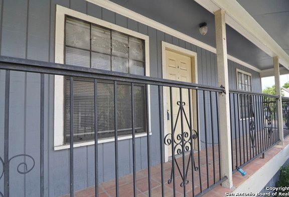 3rd image of 420 Delgado St