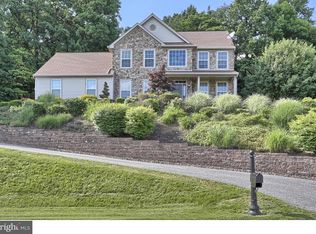 2 Austin Dr, Robesonia, PA 19551