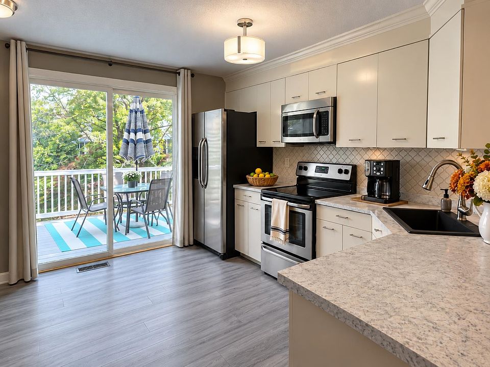 2nd image of 426 Fox Hollow Way