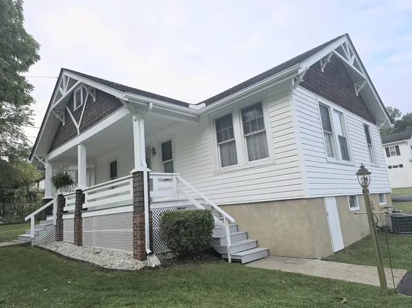 2970 S Greenway Dr, Covington, VA 24426