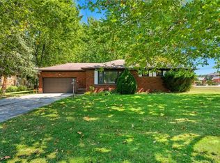 8523 Columbia Rd, Olmsted Falls, OH 44138