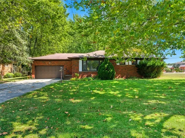 8523 Columbia Rd, Olmsted Falls, OH 44138