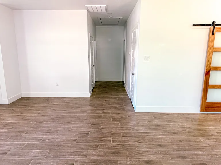 1217 Main St #B — Photo 9