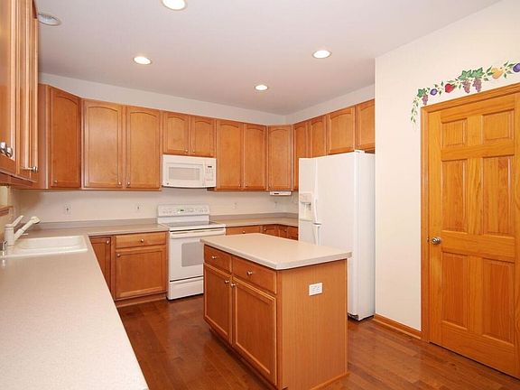 3rd image of W154N6047 Hickory Hollow Ct