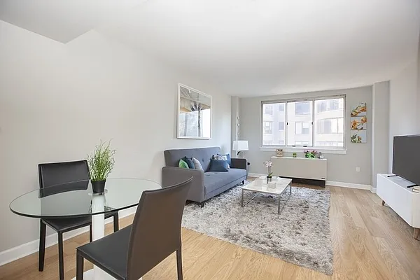 Rented by Park River | media 9