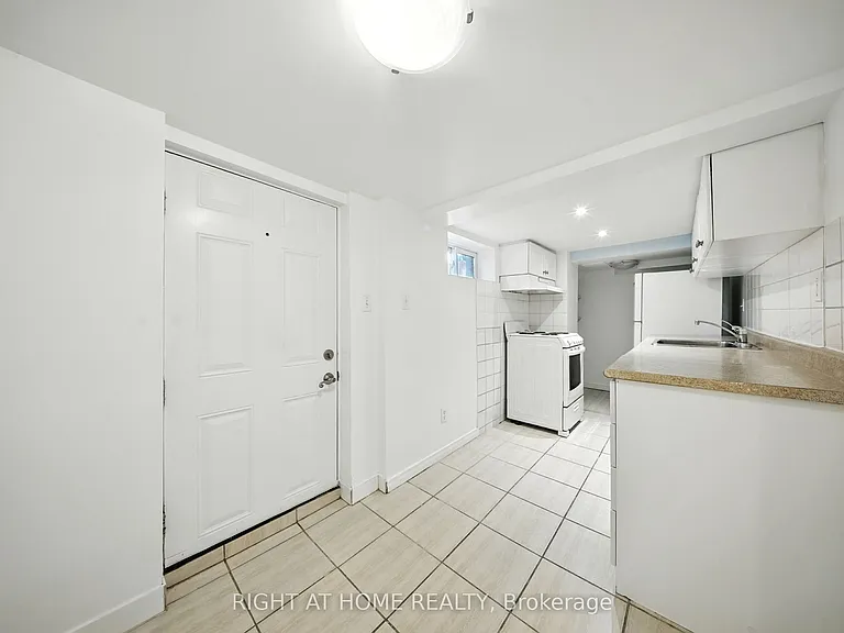 169 Lawrence Ave W #BASEMENT — Photo 5