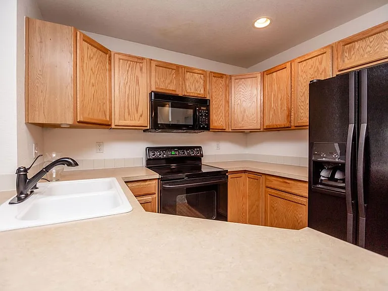 4040 Plum Creek Dr — Photo 8