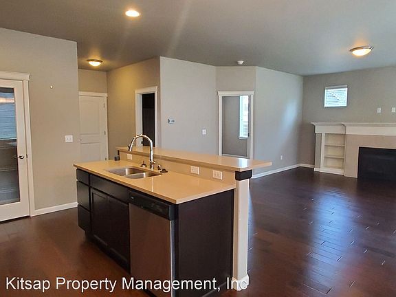 4th image of 2202 Hidden Creek Ct
