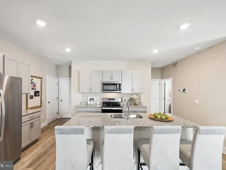 111 Charing Cross Dr — Photo 5