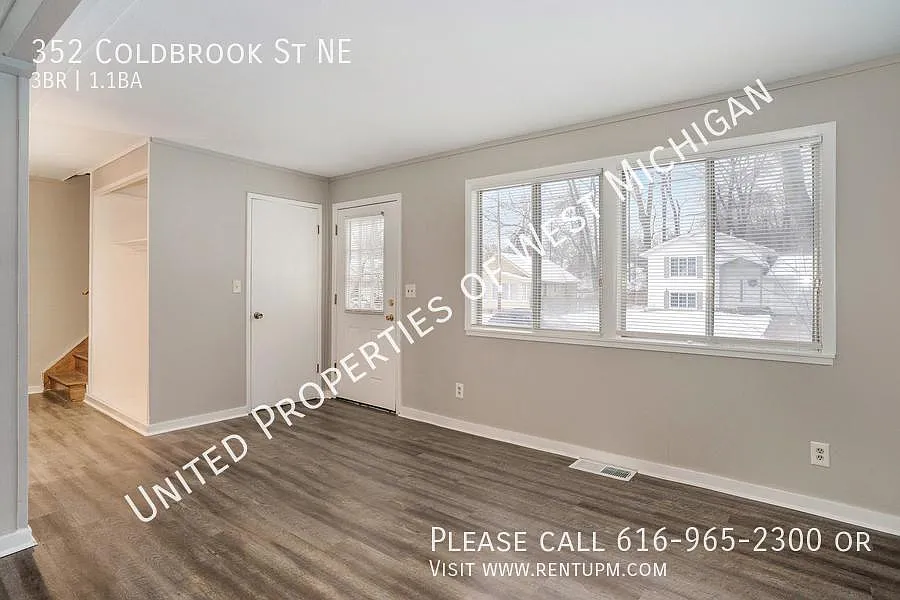 Available Now | 3 Bedroom, 1.5 Bath Duplex | Water Included | Washer and Dryer Provided | Short W... — Photo 4