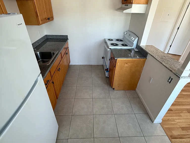 419 Cypress Ave #5 — Photo 6