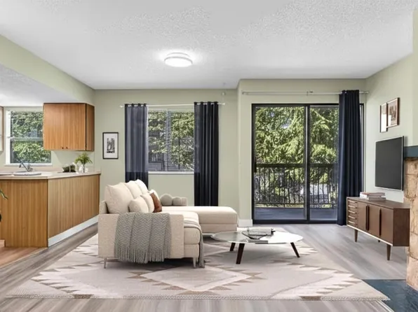 13316 71b Ave #201, Surrey, BC V3W 7Z4