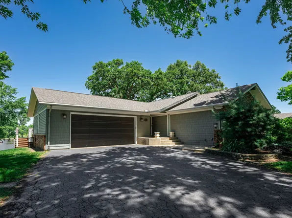 9904 Shore Dr, Machesney Park, IL 61115