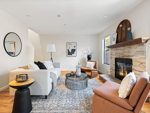 4th image of 3222 Villa Lane