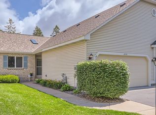 2721 Lake Court Dr, Mounds View, MN 55112