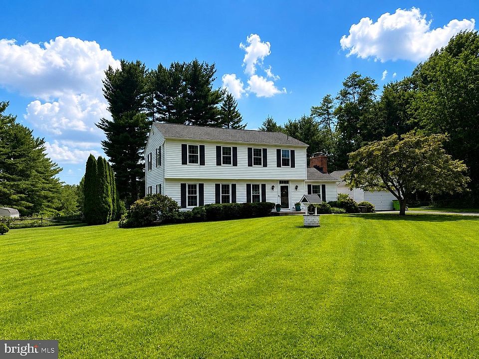 1st image of 3222 Suffolk Ln