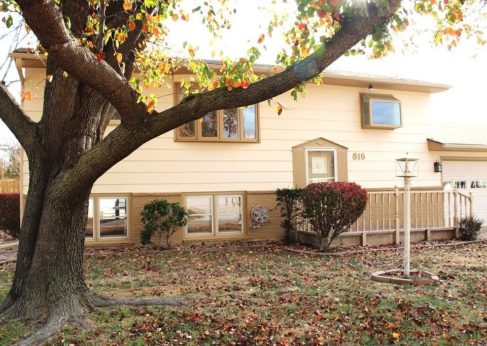 1st image of 816 E Neal Ave