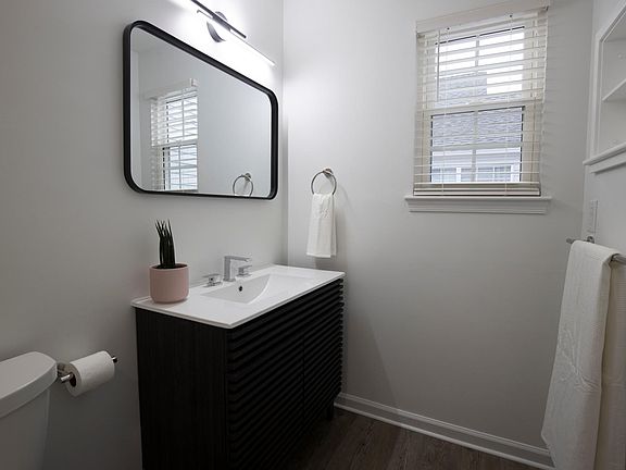4th image of 620 Shoreham Ct APT 301