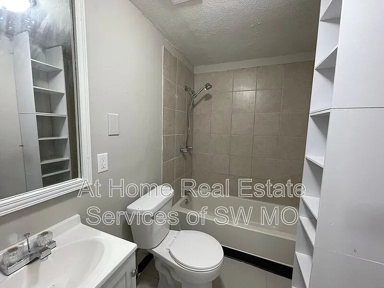 2826 W Olive St — Photo 9