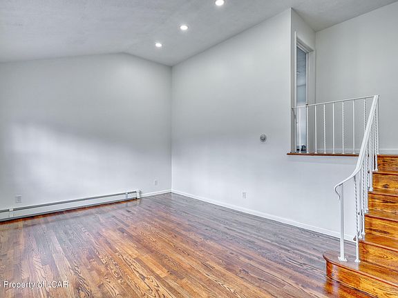 4th image of 8 Park Ln N