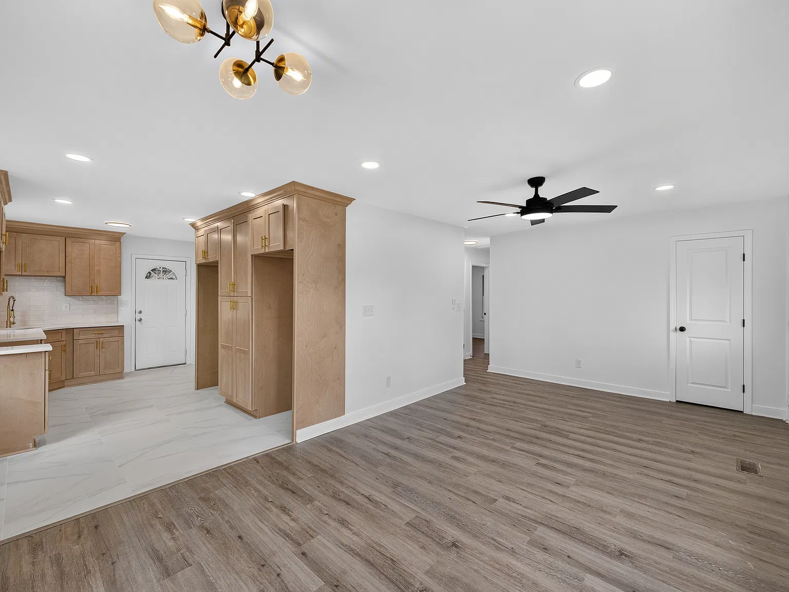 3 bed, 1028 sqft, $3,250 — Photo 3
