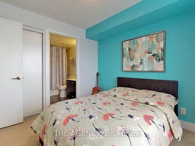 135 Village Green Sq #1015 — Photo 9