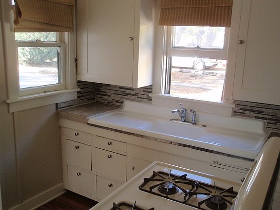 2nd image of 24280 Washington Ave
