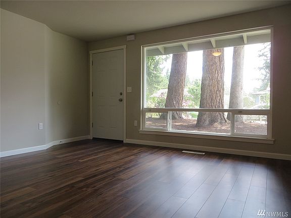 4th image of 1123 152nd Street Ct E
