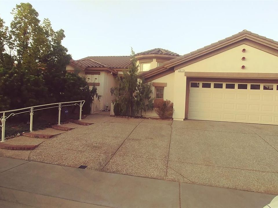 2nd image of 2077 Lockwood Ln