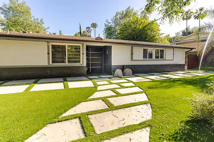 20412 Oxnard St — Photo 53