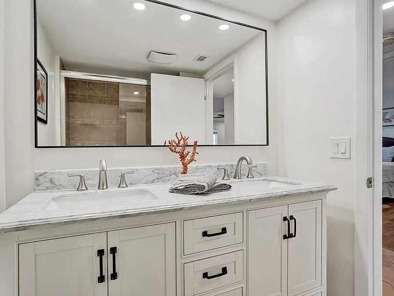2866 NE 30th St #4 — Photo 33