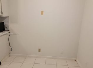 30 SE 4th Ave #2, Hallandale, FL 33009