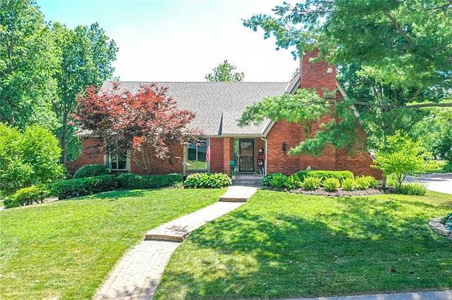1st image of 514 NE Golfview Dr