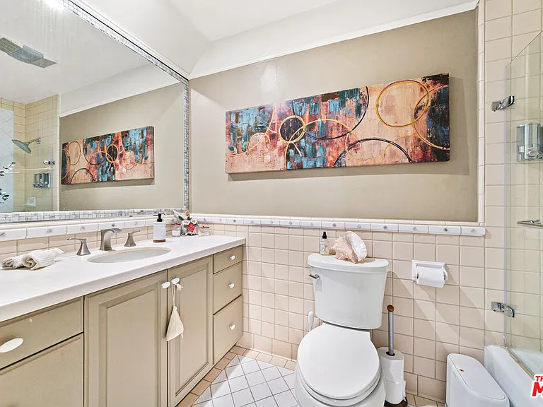 401 N McCadden Pl — Photo 39