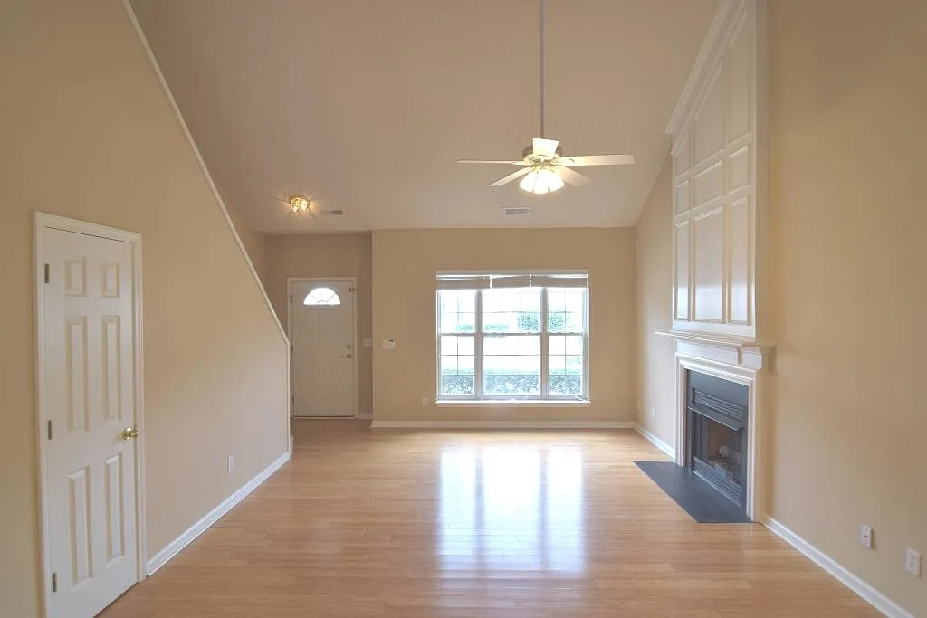 3 bed, 2.5 bath, 1440 sqft, $1,895 — Photo 4