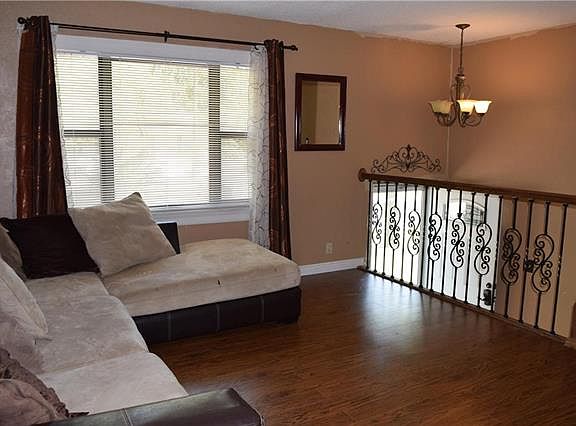 4th image of 822 N Arapaho St