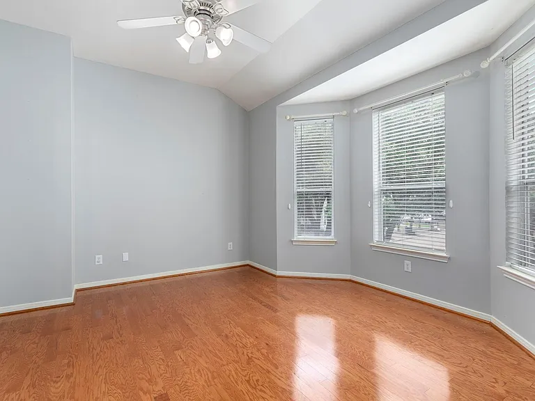 707 W Heights Hollow Ln — Photo 16