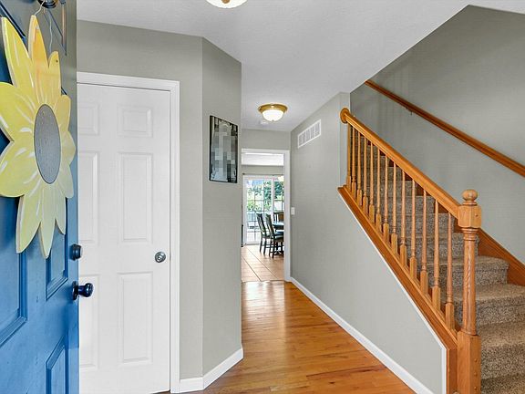 2nd image of 210 Goldenrod Dr
