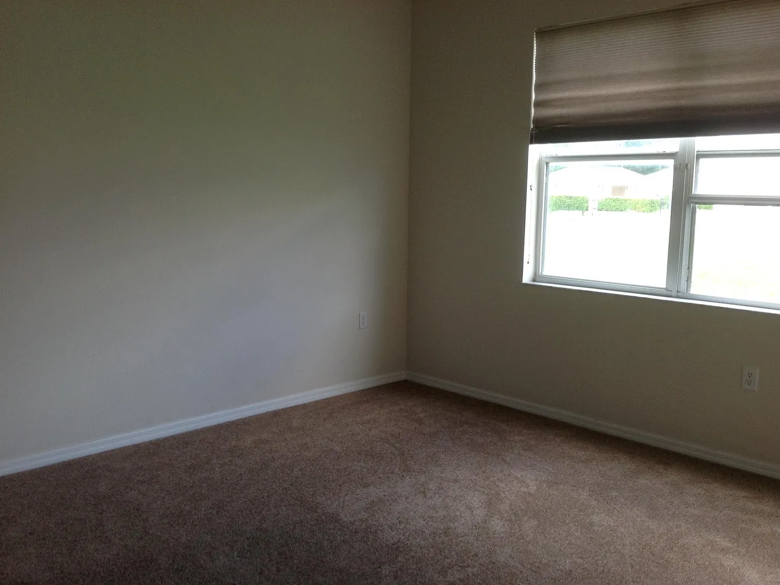 3 bed, 1915 sqft, $2,395 — Photo 4