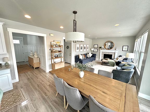2nd image of 2928 N Parkridge Dr